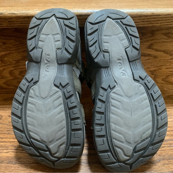 Teva Barracuda Slip on Shoe [hiking, size 4, comfortable, water shoes] - Picture 3 of 6